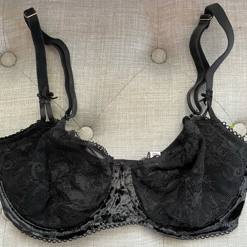 Dream Angels Lace and Velvet Victoria’s Secret bra